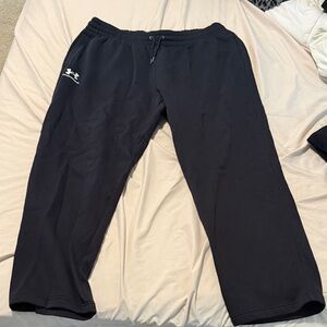 Under armour XXL sweats. Very warm and comfy